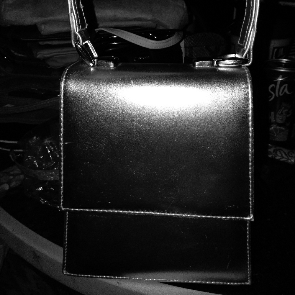 Classic looking small black hand bag.